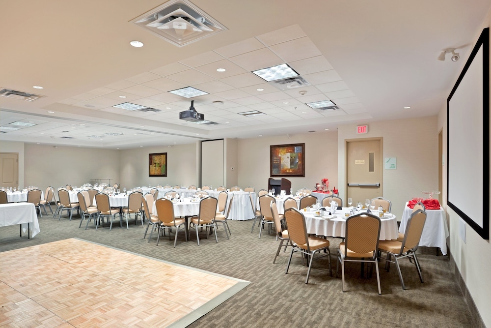 holiday inn hotel and suites surrey east cloverdale by ihg