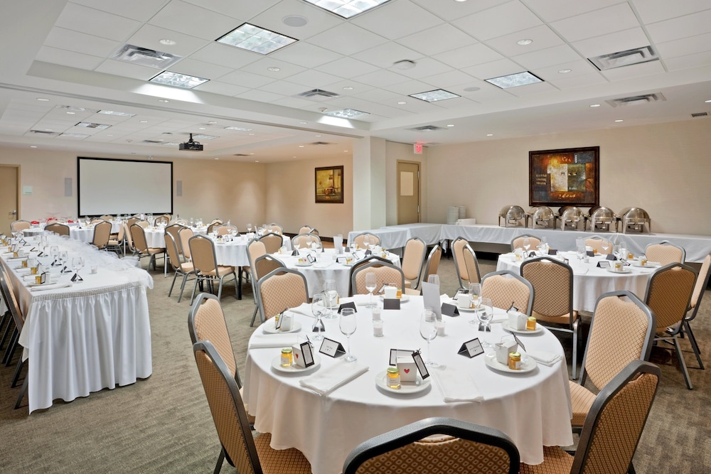 holiday inn hotel and suites surrey east cloverdale by ihg