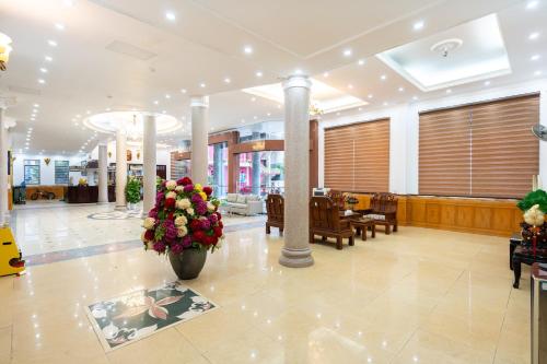 phu quy hotel near dong kinh market