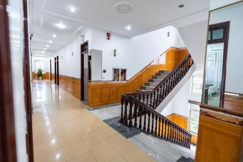 phu quy hotel near dong kinh market