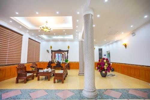 phu quy hotel near dong kinh market