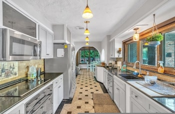 Westchester Castle Ossining,45 Wolden Rd Ossining Ny 10562 Usa,2 star
