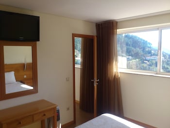 hotel lagoa azul do geres