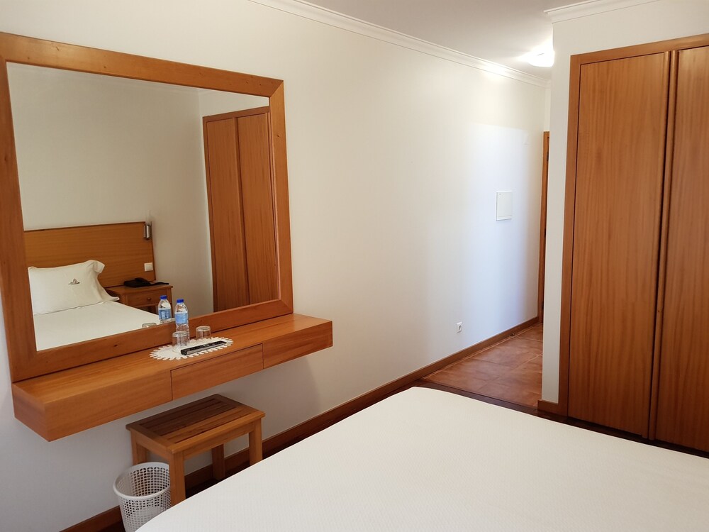 hotel lagoa azul do geres