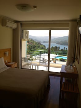 hotel lagoa azul do geres
