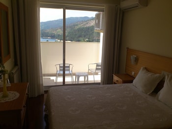 hotel lagoa azul do geres