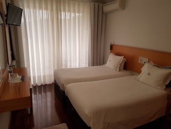 hotel lagoa azul do geres