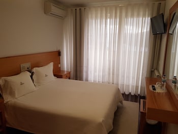 hotel lagoa azul do geres