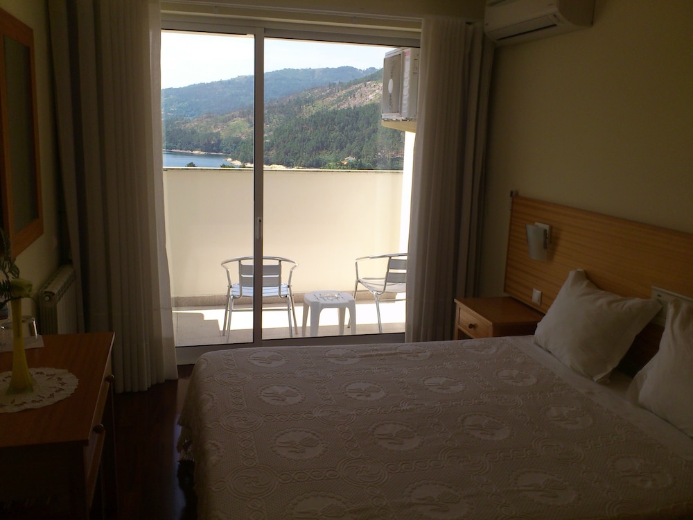 hotel lagoa azul do geres