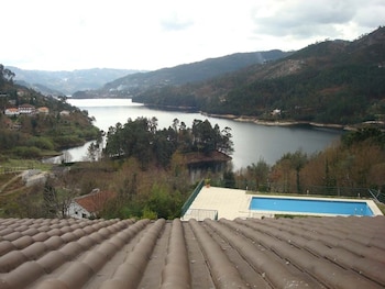 hotel lagoa azul do geres