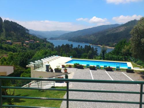 hotel lagoa azul do geres