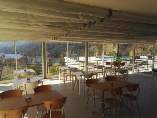 hotel lagoa azul do geres