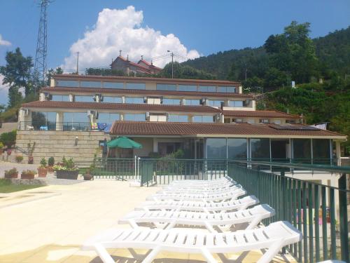 hotel lagoa azul do geres