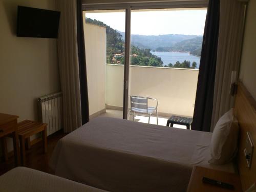 hotel lagoa azul do geres