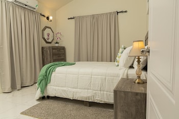 Phoenix Park Villas Portmore,Salt Pond Rd,4 star