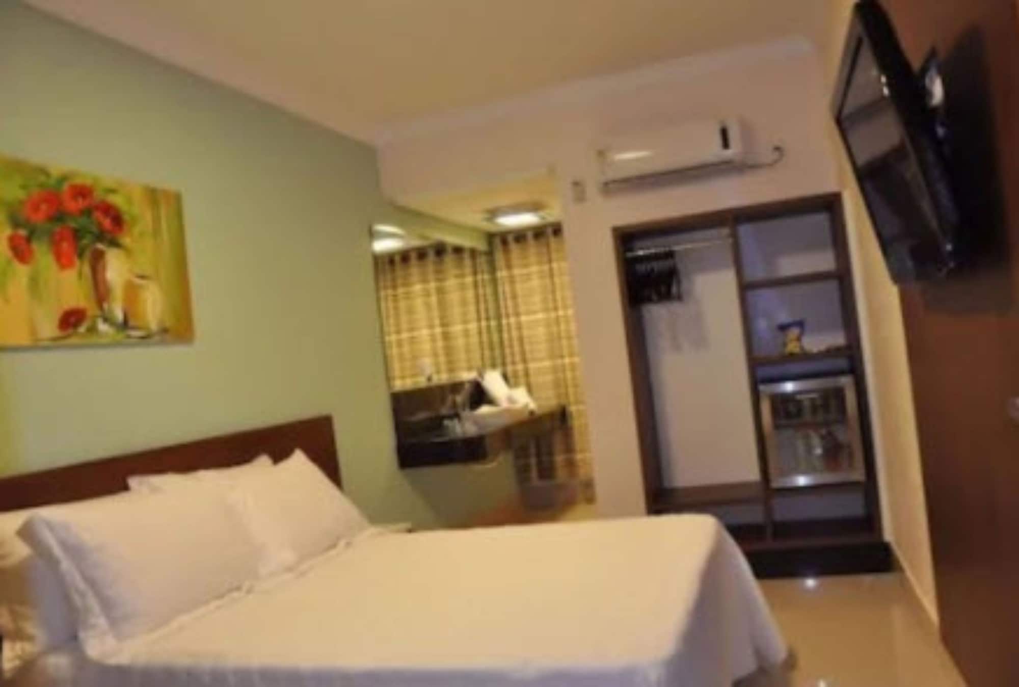 hotel saron