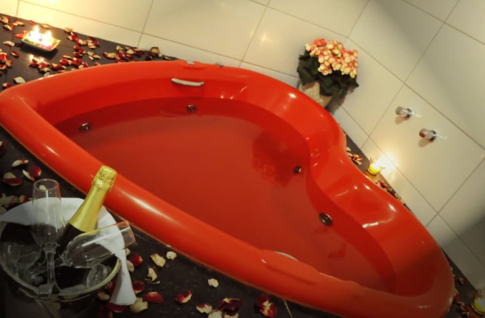 hotel saron