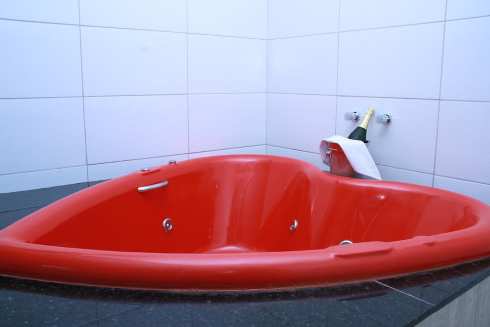 hotel saron