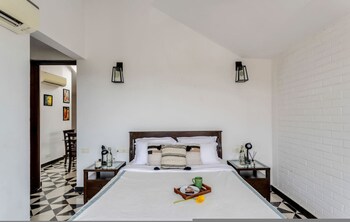 modern 2bhk w rooftop pool 10 mins drive to beach