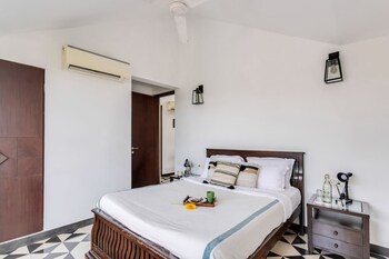 modern 2bhk w rooftop pool 10 mins drive to beach