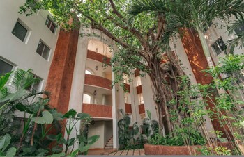modern 2bhk w rooftop pool 10 mins drive to beach