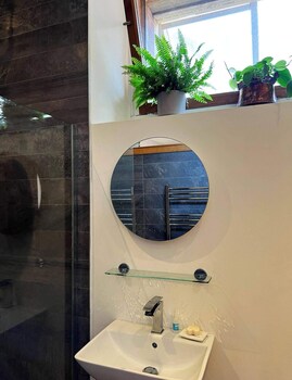 Old Chapel Of Ermington - Converted Vestry,,3 star
