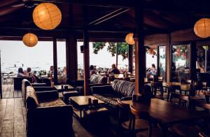 15 palms beach resort