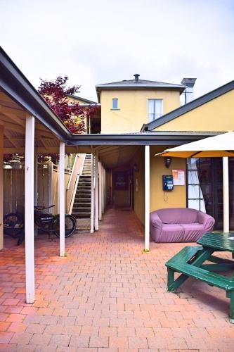 the prince albert backpackers and bar