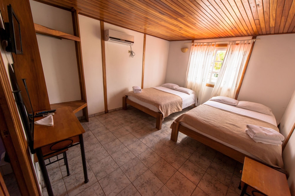 hotel posada los delfines