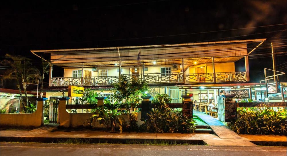 hotel posada los delfines
