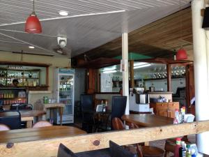 Hotel Posada Los Delfines,Bocas Del Toro Airport>>Bocas Del Toro,3 star