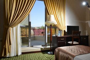 gloria hotel