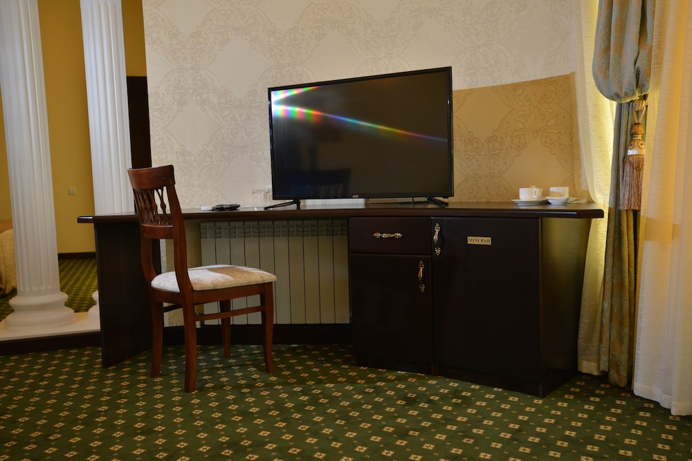 gloria hotel