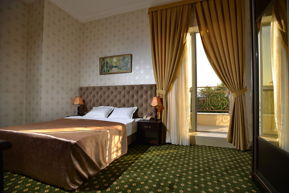 gloria hotel