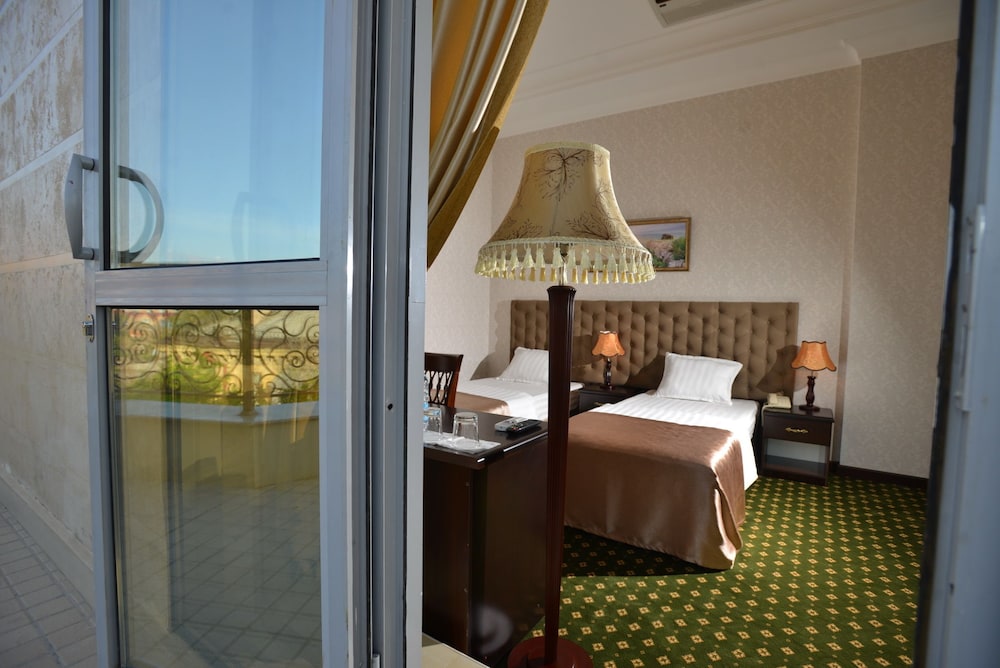 gloria hotel