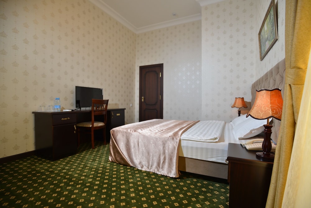 gloria hotel