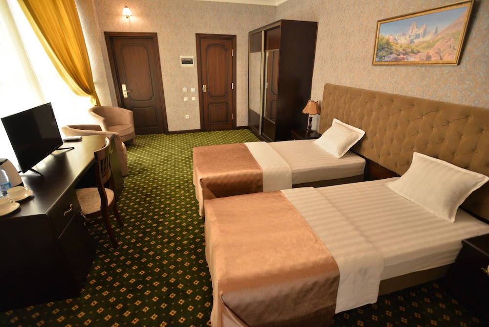 gloria hotel