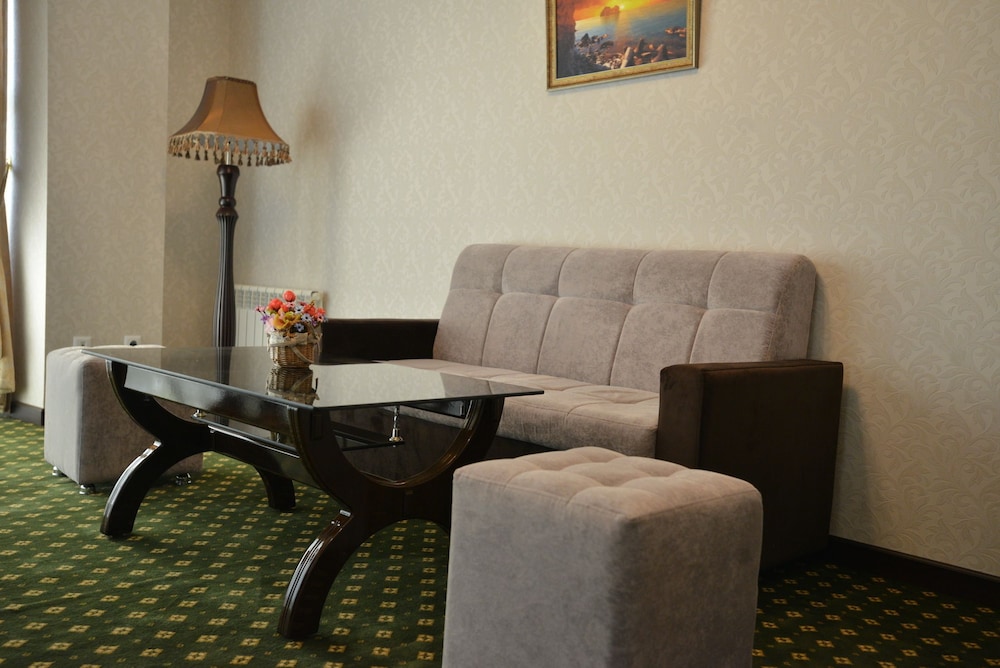 gloria hotel