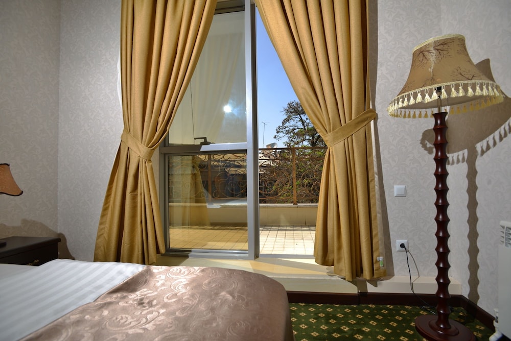 gloria hotel