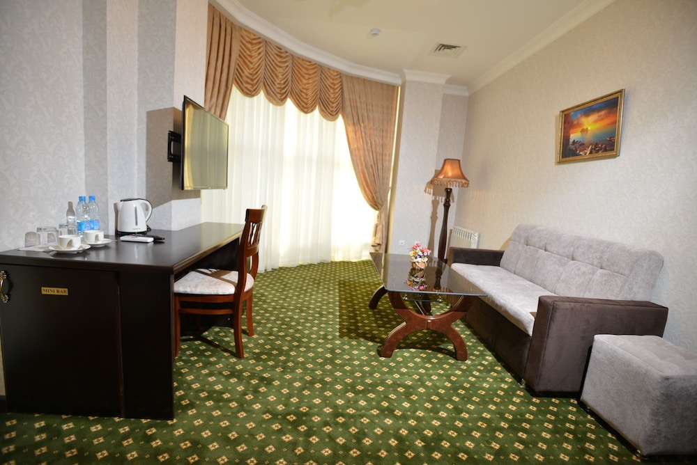 gloria hotel