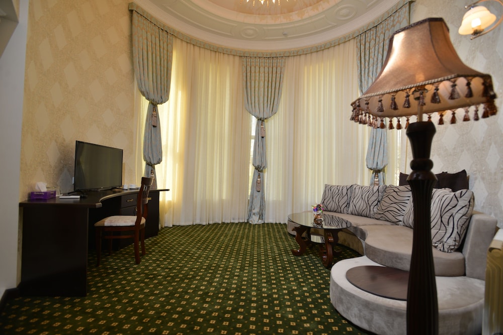 gloria hotel