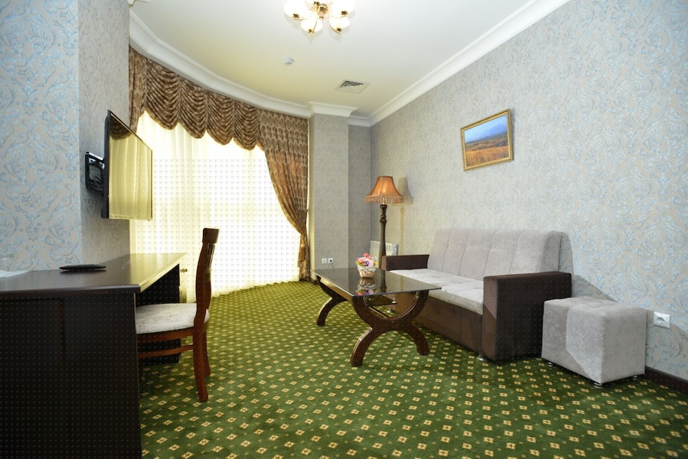gloria hotel
