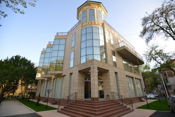 gloria hotel