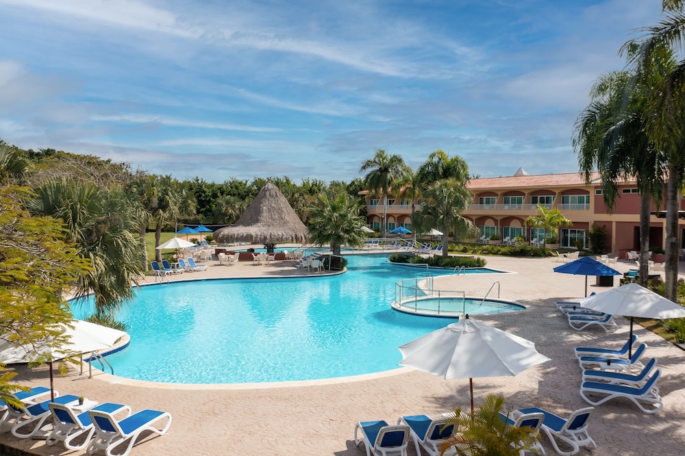 hodelpa garden suites golf and convention center