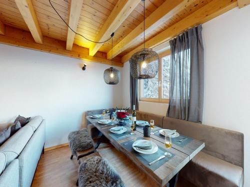 spacious apartment with balcony