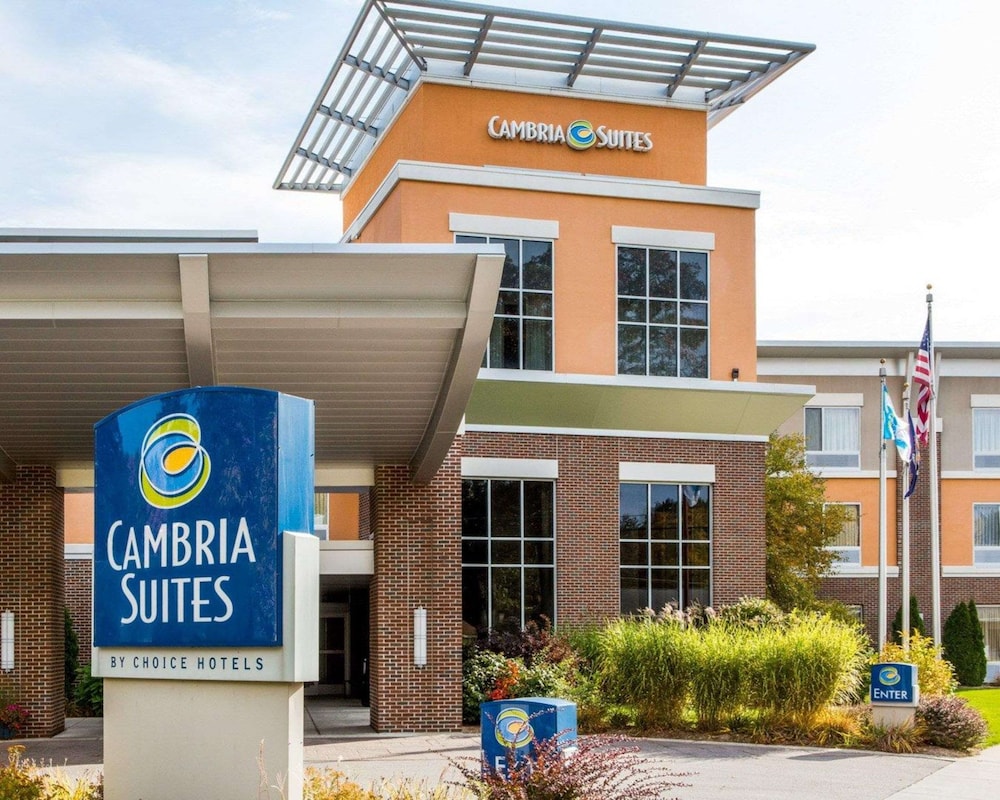 cambria hotel traverse city