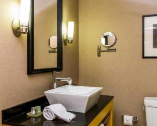 cambria hotel traverse city