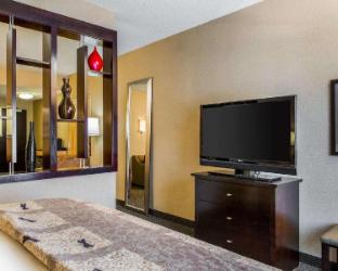 cambria hotel traverse city