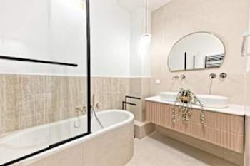 new flat with ac porte maillot arc de triomphe