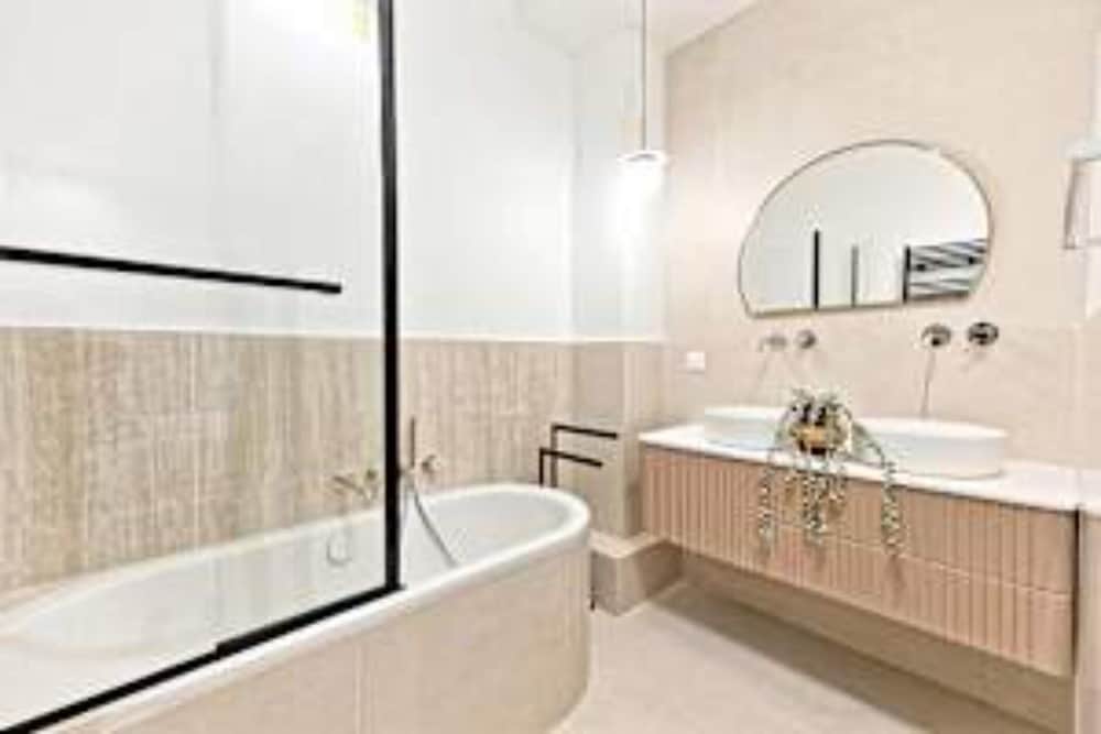 new flat with ac porte maillot arc de triomphe
